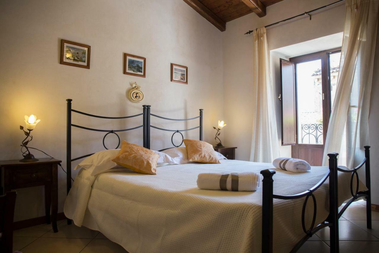 Casa Al Centro Storico Bed & Breakfast Nicolosi Exterior photo